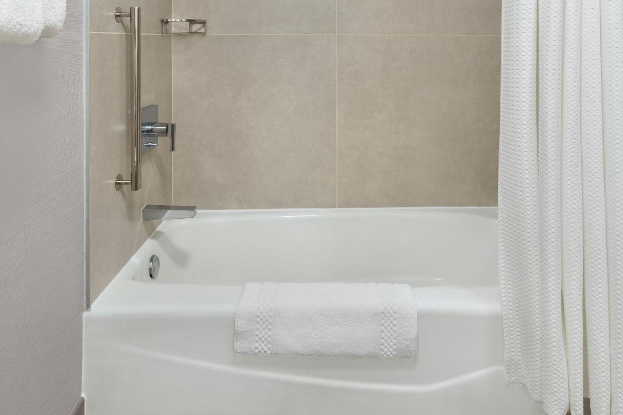 Courtyard By Marriott Tarrytown Westchester County Eksteriør billede